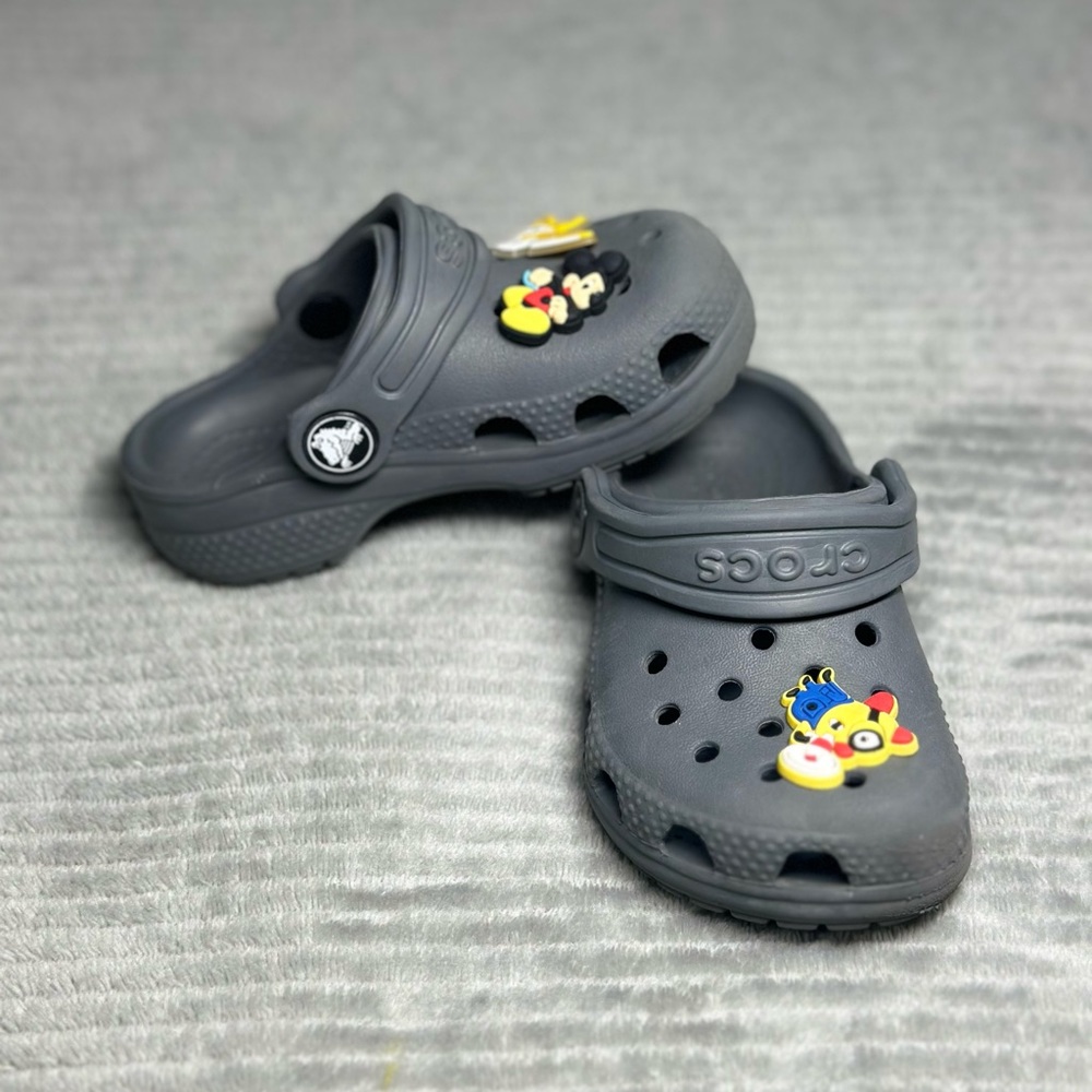 Crocs size 6